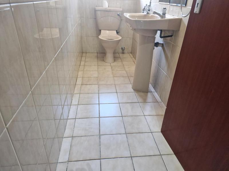 6 Bedroom Property for Sale in Cravenby Western Cape